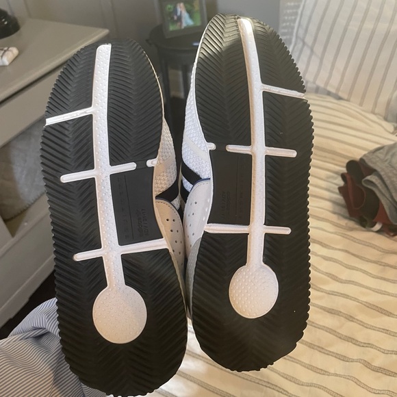 Adidas white sneakers size 8 - Picture 4 of 5